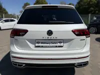 2022 Volkswagen Tiguan SEL R-Line 4motion photo 5